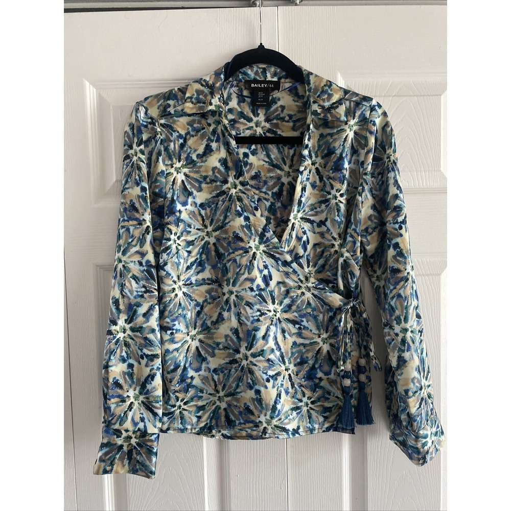 Bailey‎ 44 Women's Wrap Blouse Floral Size Medium V Neck Blue Long Sleeve Career